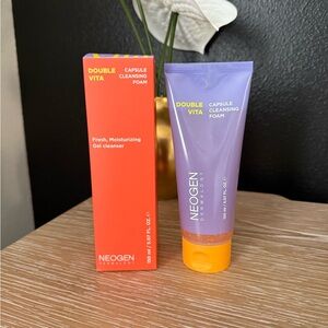 Double Vita Capsule Cleansing Foam